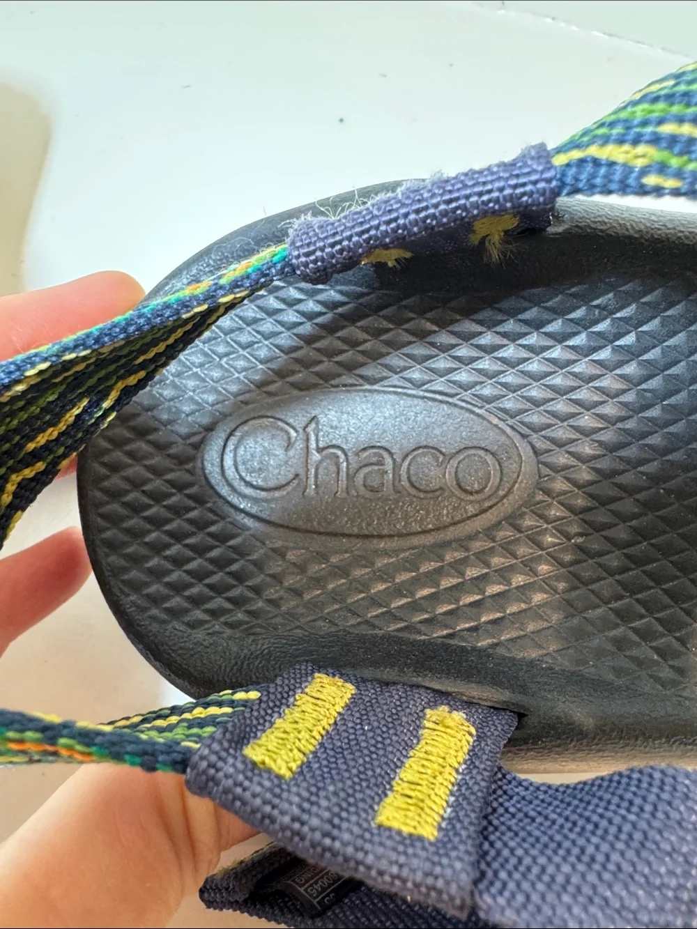 Chaco’s size 4 girls’ blue sandals.